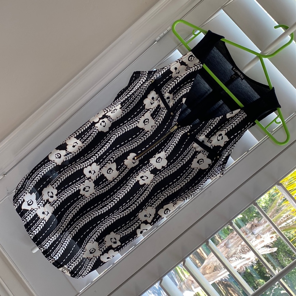 Like new sleeveless top